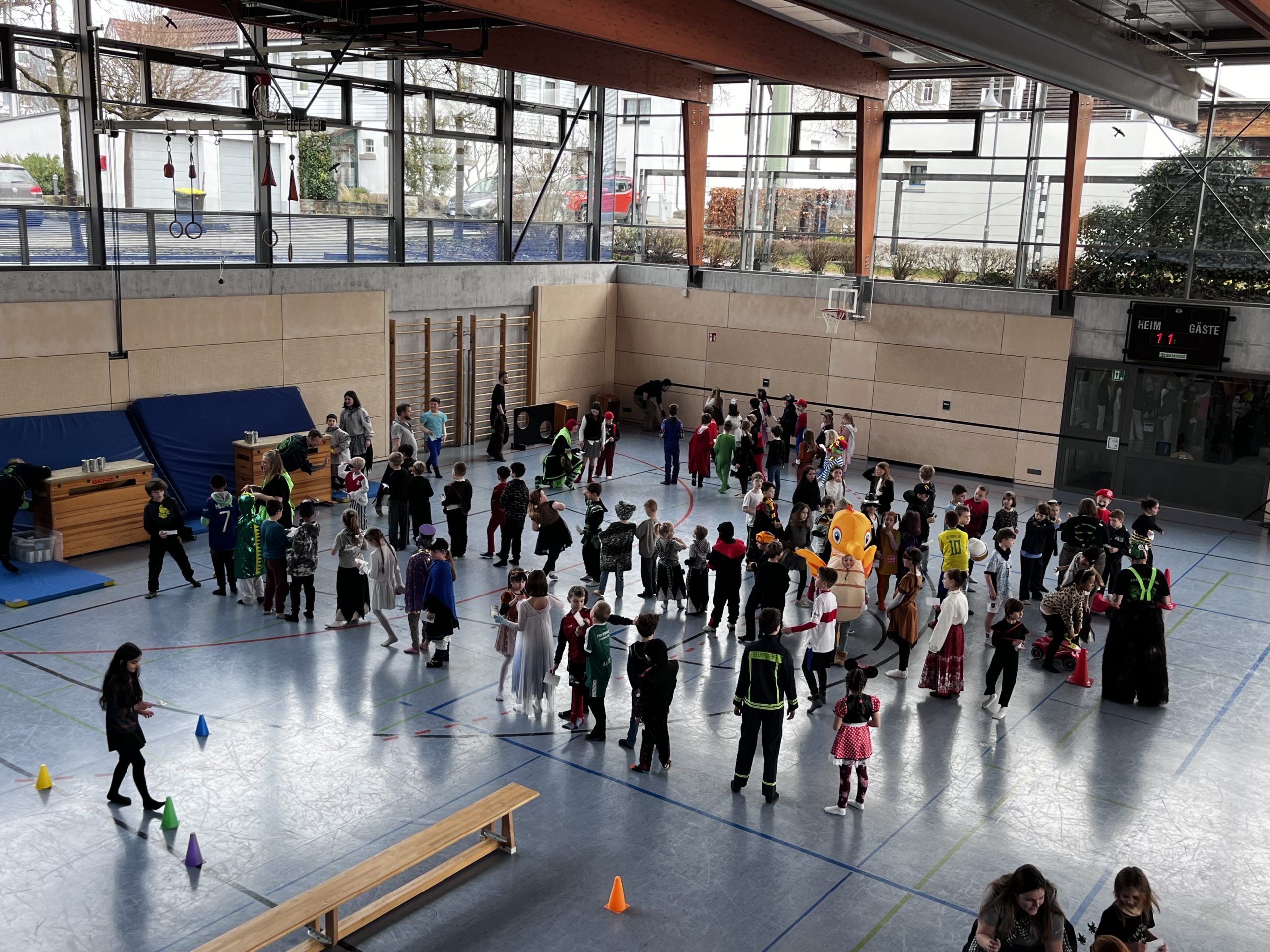 Mehr über den Artikel erfahren Schulfasching – buntes Treiben mit den Narrenzünften